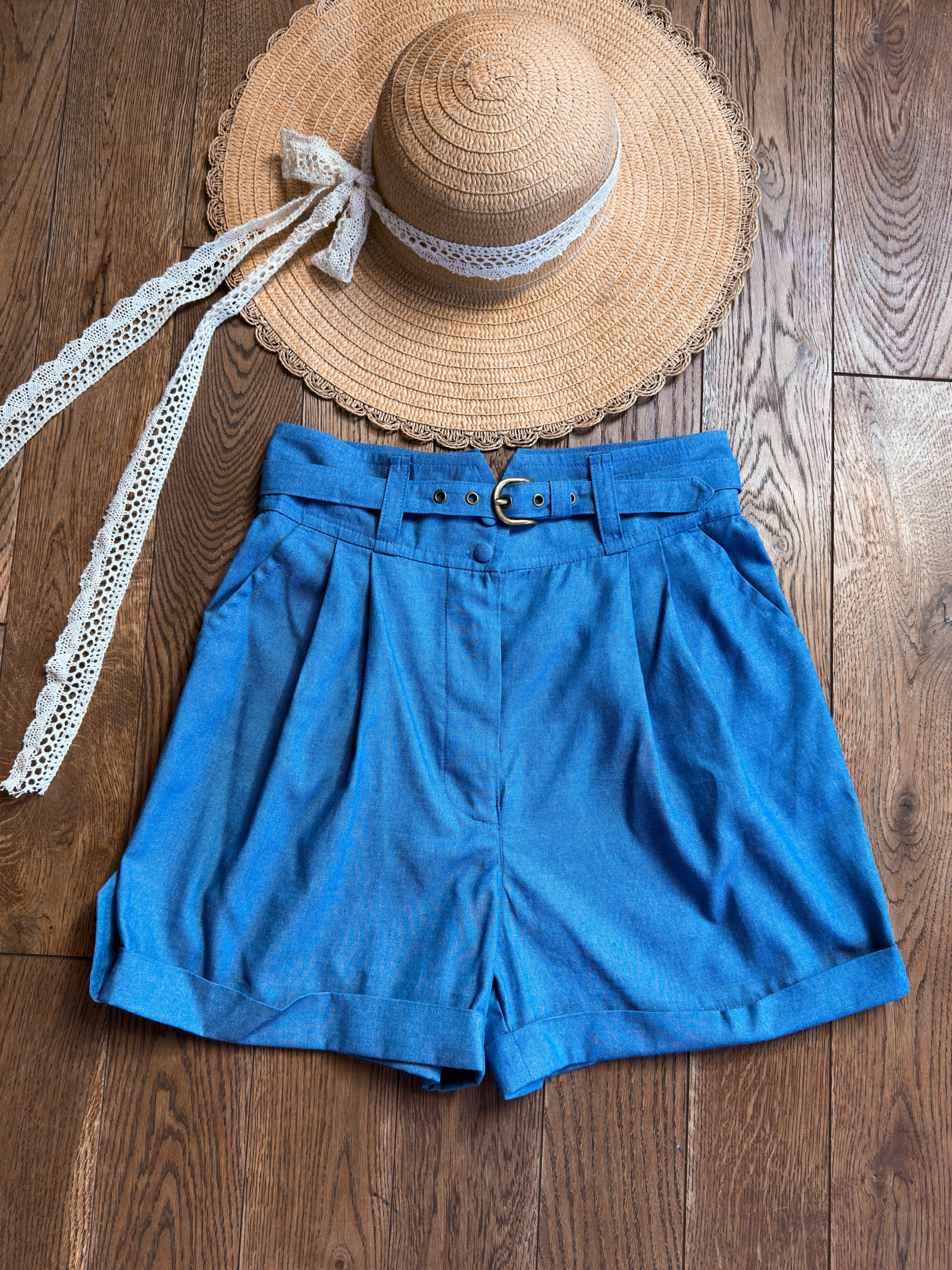 Vintage style blue jeans shorts
